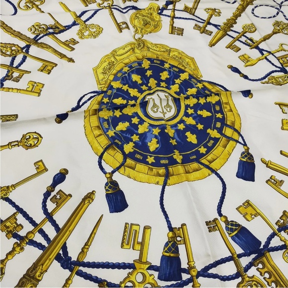 Hermes 💯 Silk Blue white and gold key scarf Large - Picture 9 of 15